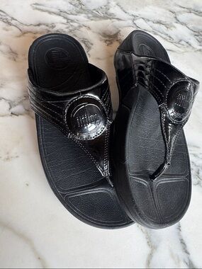 FitFlop Walkstar Patent Leather Black Thong Sandals Women’s 8